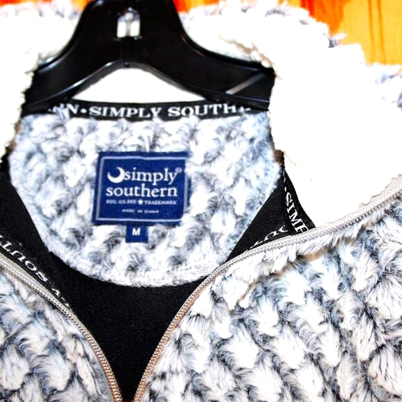🧥 Simply Southern Fuzzy Quarter-Zip Pullover – Size M – Ultra Soft & Cozy! - Picture 4 of 8